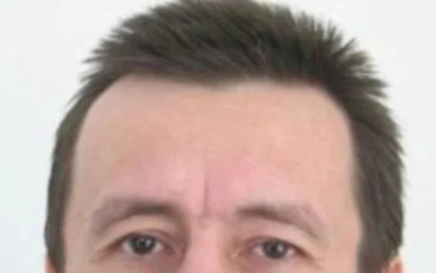 Martin Šmatlák egyike annak a két szlováknak, aki szerepel az Europol legkeresettebb személyek listáján. Ő is "veszélyes" címkét visel, akárcsak Róbert Okoličány. Az Europol szerint egy szervezett bűnözői csoport tagja volt, kábítószer-kereskedelem és adócsalás miatt is körözik.