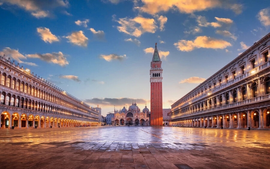 Az olaszországi Velence jövő év áprilisától megkezdi a napi belépődíjak tesztelését és a városba látogatók számának korlátozását - közlte Luigi Brugnaro polgármester.