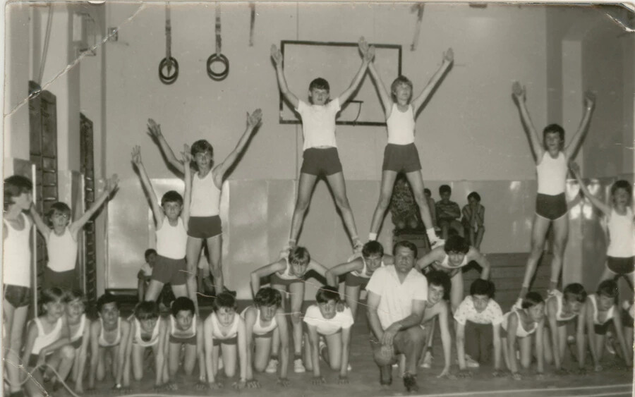 Losonci diákok szpartakiádgyakorlata 1980-ból.