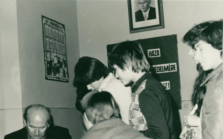 Mács József losonci író-olvasó találkozón az 1980-as évek elején.
