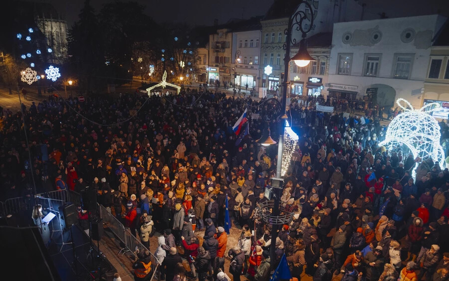 Több ezren tüntetnek Ficóék ellen Kassán 