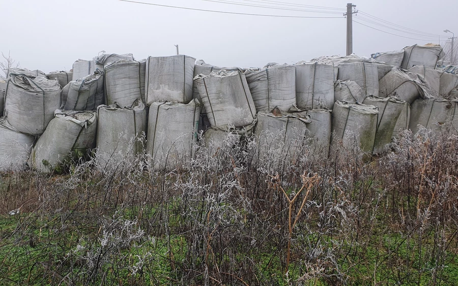 Valaki több tonna illegális szemetet dobott ki Vízkeleten (FOTÓK)