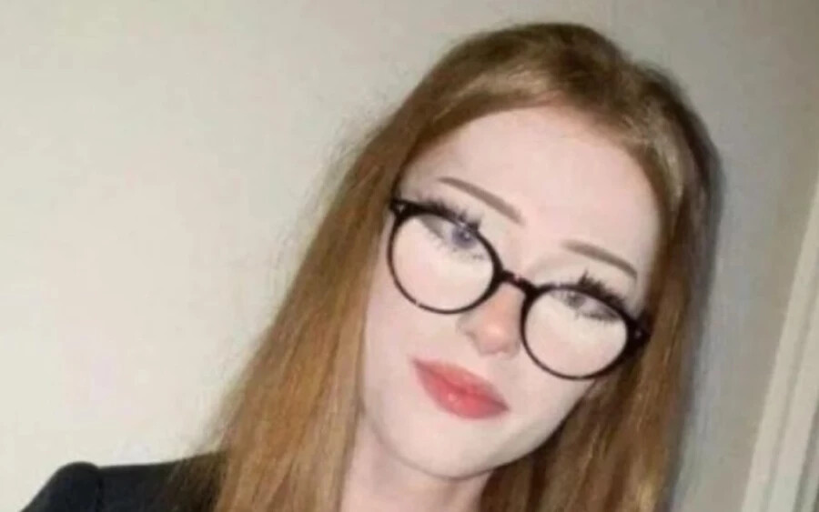 A brit Daily Mail szerint a tinédzserpár „előszeretettel” kínzott embereket, és csodálta az ismert sorozatgyilkosokat. A 16 éves transznemű lányt korábban már egyszer megpróbálták meggyilkolni, akkor receptre kapható gyógyszereket csempésztek az italába. Az áldozat anyja elmondta, hogy azon a héten gyermeke borzasztó hasi fájdalmakkal küzdött és hányt. 