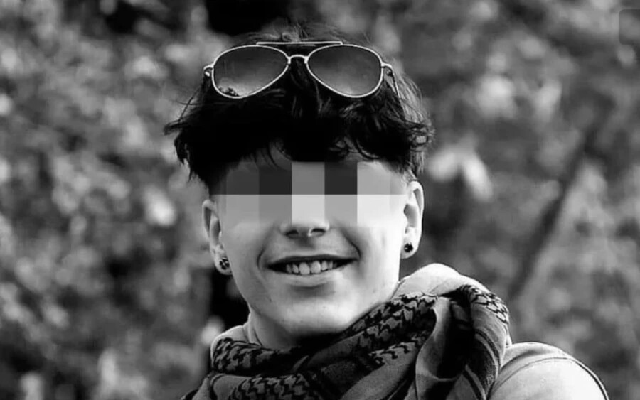 A Novy Čas számolt be arról, hogy Roman osztálytársa bocsánatot kért a fiú szüleitől. A lány hétfőn édesanyjával együtt meglátogatta az elhunyt fiatal édesanyját, Ivetát (51) és édesapját, Roman Dominikot (47). A közösségi oldalakon a beszámoló szerint különböző fenyegetések és sértések érték a lányt.