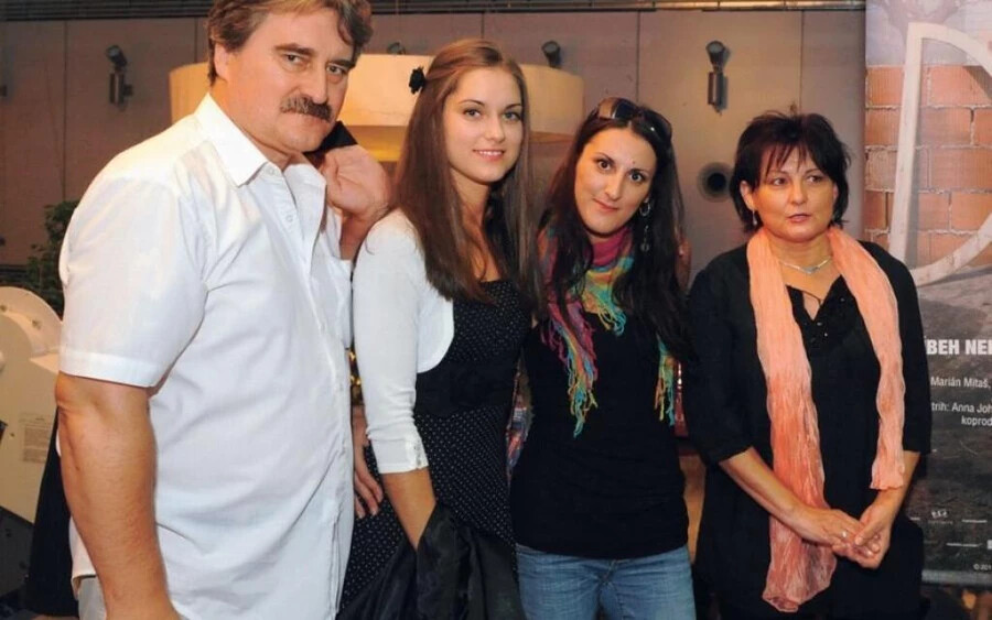 Együtt a család Pozsonyban, a Dom (A ház) c. film bemutatóján, 2011-ben   „Ez volt Judit első filmje.” 