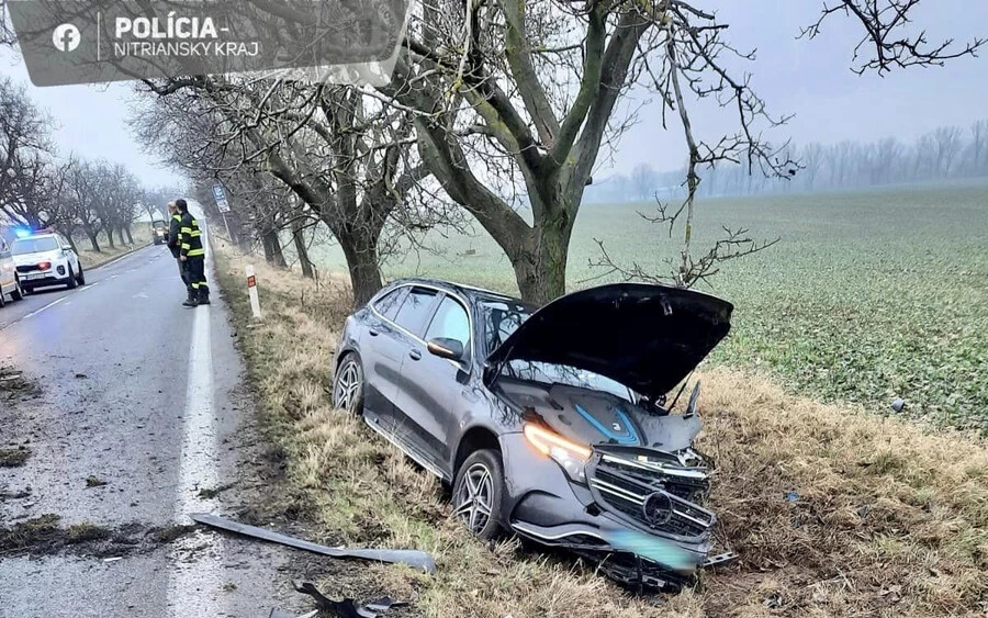 TRAGÉDIA: Egy Renault és egy Mercedes ütközött a Nyitrai járásban, egy 58 éves férfi életét vesztette