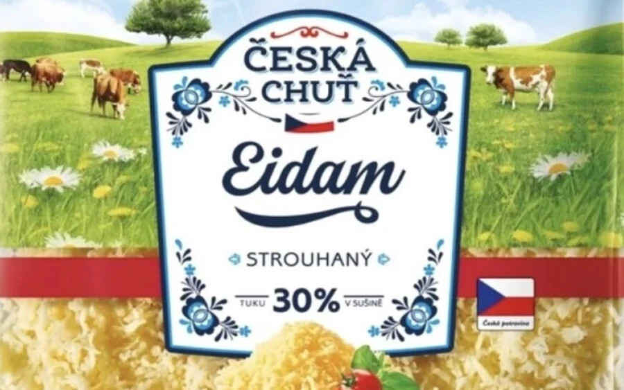 A harmadik sajt, amelyben penészgombát találtak, a cseh Taste Eidam 30%-os reszelt sajt. A beszállító a Jaroměřická Mlékárna, a. s. a lejárati idő: 2024.3.18. „Arra kérjük a vásárlókat, hogy ne fogyasszák el a terméket, ha penészt észlelnek benne” – figyelmeztet Albert.