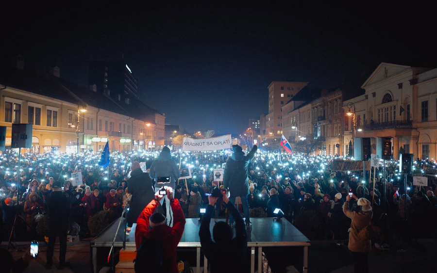 A fagyos időjárás ellenére a kassai tüntetésen is legalább háromezren vettek részt (Németi Róbert felvétele)