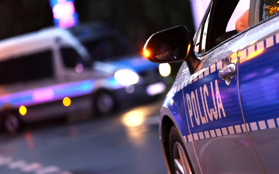 Václav Lipavský autós újságíró közölte, hogy Lengyelországban az új szabály értelmében, ha egy sofőr részegen vezet és 1,5 ezrelékes alkoholszintet mutatnak ki a szervezetében, a járművet automatikusan lefoglalják, majd az állam tulajdonába kerül – írja a tvnoviny.sk.