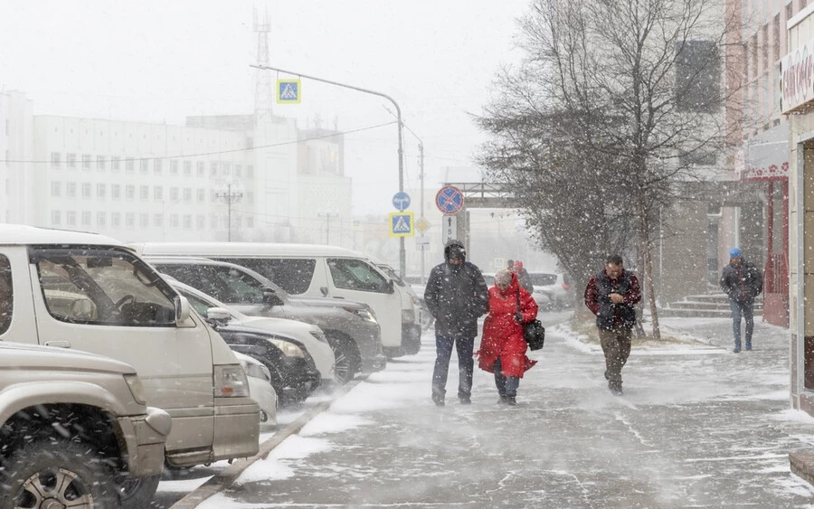 A hét elején egy hidegfront lesz továbbra is meghatározó, így napközben alacsony hőmérsékletek, éjszaka pedig fagyok lesznek jellemzőek. Kedden Észak-Szlovákiában akár havazás is előfordulhat - írja az iMeteo portál.