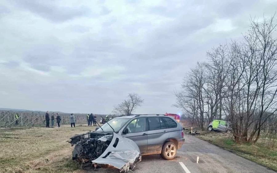 TRAGÉDIA: Egy 34 éves nő vesztette életét a Dunamocs és Búcs között történt balesetben