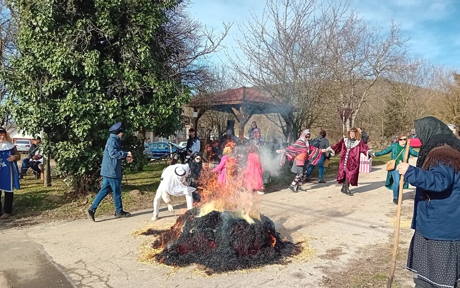 Színpompás közös farsangot tartottak a helembaiak és az ipolydamásdiak