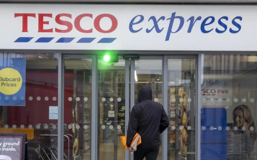 A Tesco élelmiszerüzlet-lánc közölte, hogy átalakítja a legtöbb Žabka élelmiszerüzletét, amelyek helyett Tesco Express üzleteket nyit. Az első ilyen áruház Somorján jön létre február 12-én az ottani Žabka helyén.