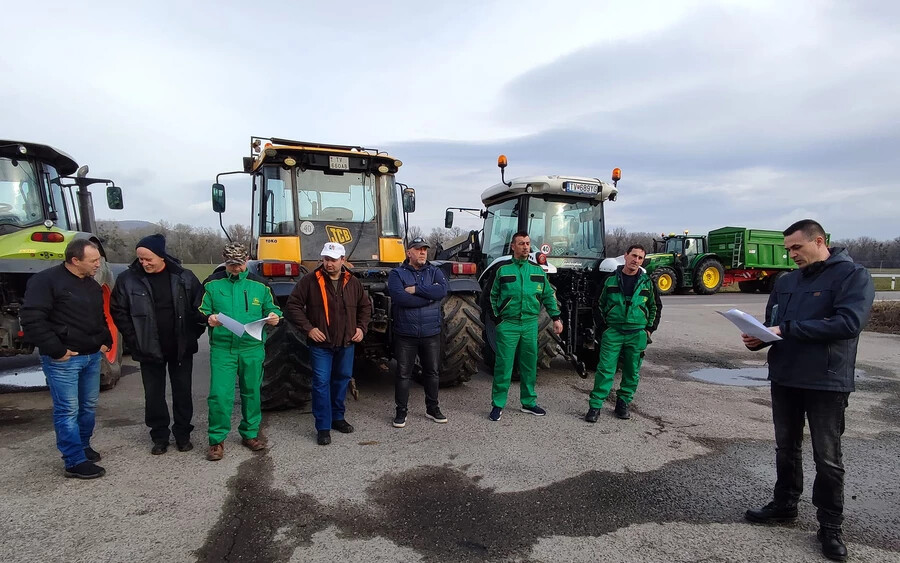 A bodrogközi megzőgazdászok is kapcsolódnak a tüntetéshez, több faluból is elindultak Tőketerebes irányába