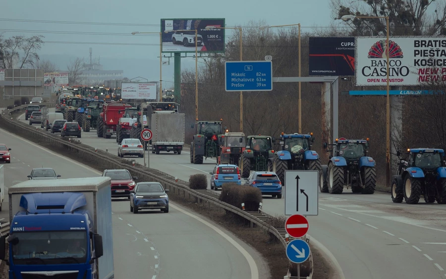 Kassára már megérkezett a konvoj, a belvárosba akár száz traktorista érkezhet (FOTÓK)