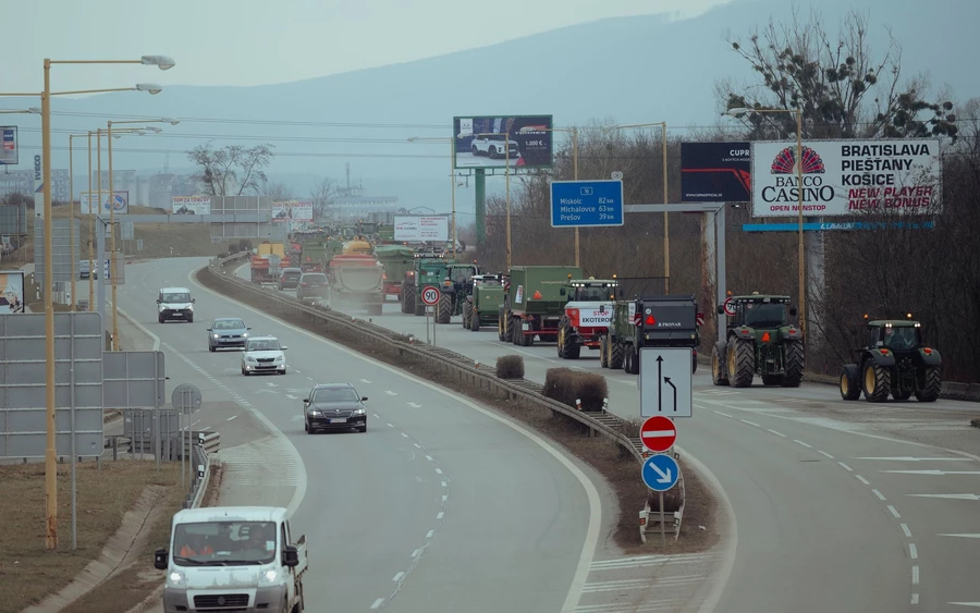 Kassára már megérkezett a konvoj, a belvárosba akár száz traktorista érkezhet (FOTÓK)