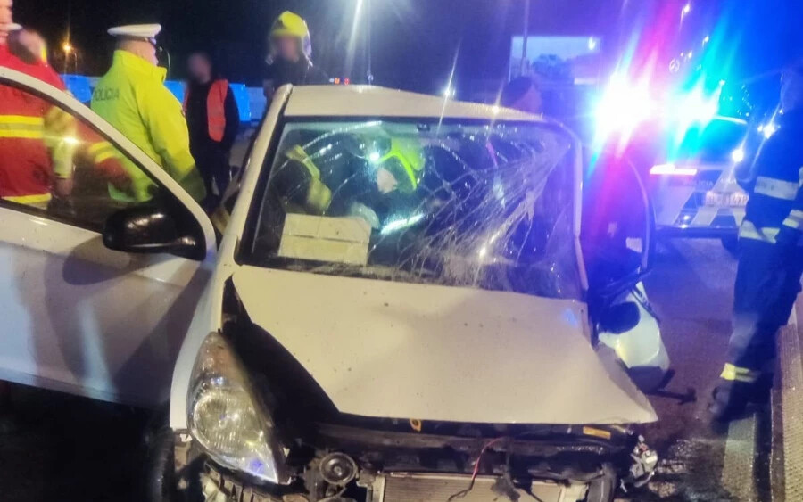 TRAGÉDIA: Villanyoszlopnak hajtott, szörnyethalt a fiatal sofőr