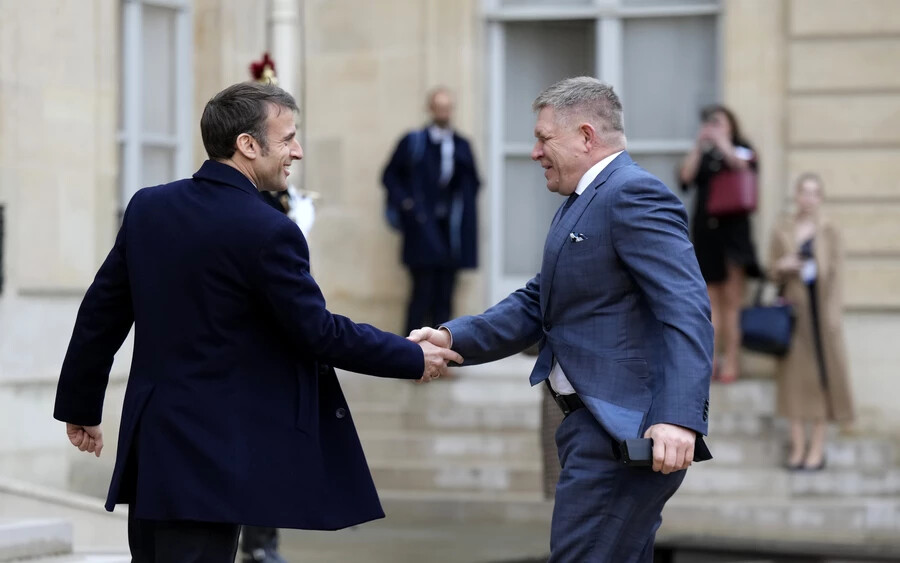 Megérkezett Párizsba Fico, először a francia elnökkel találkozott (FOTÓK)