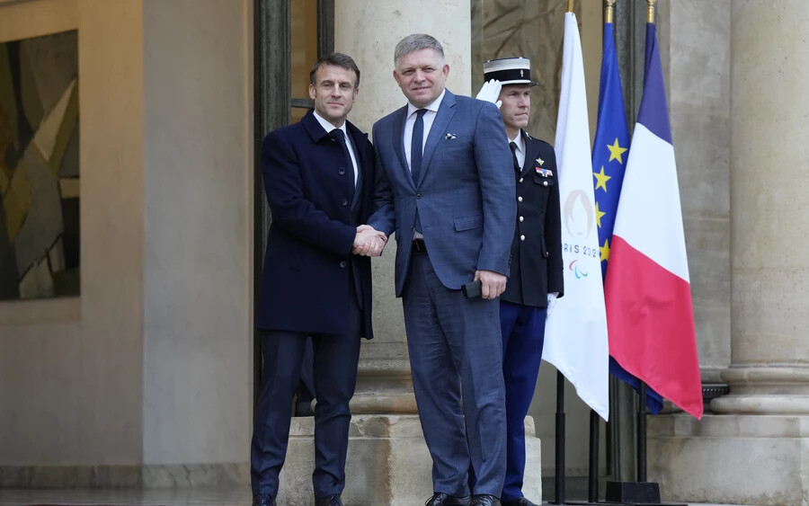Megérkezett Párizsba Fico, először a francia elnökkel találkozott (FOTÓK)