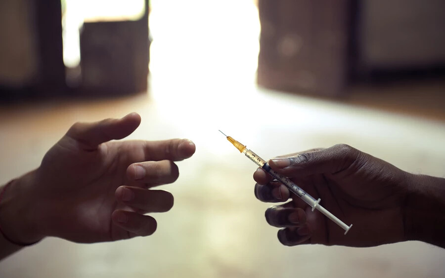 A heroin ígéretes köhögéscsillapítónak tűnt a 19. században, így bevett módszerként alkalmazták, melynek hatására rengetegen függővé váltak.  