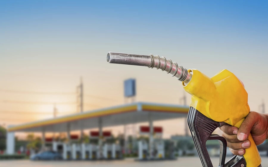 Pánis szerint a benzin és a nafta olcsóbbá válására még várni kell, de nem számít jelentős áremelkedésre. Tomáš Boháček, a 365.bank elemzője a benzinárakat illetően enyhe árcsökkenésre számít, hozzátéve, hogy a jelenlegi tényezők megakadályozzák az árak jelentősebb mértékben elmozduljanak. 