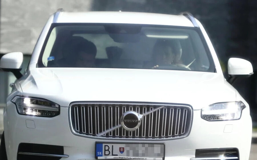 Fico feleségét új járműben kapták lencsevégre - Nézd meg, mivel hasít! 