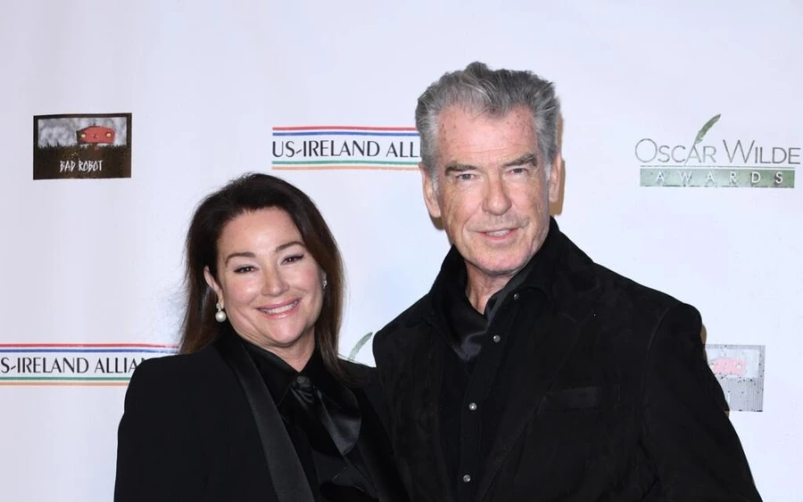 Alig ismerni rá Pierce Brosnan feleségére!  