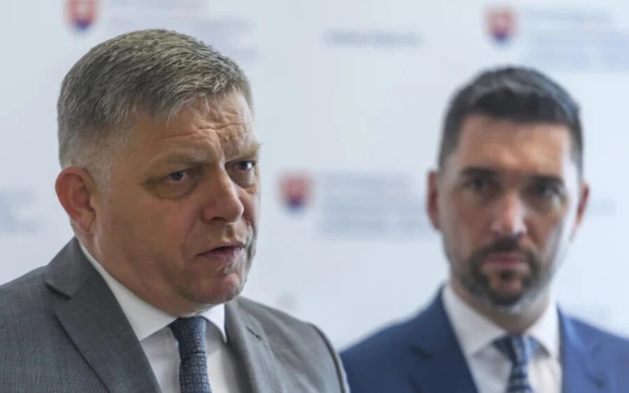 Richard Takáč földművelésügyi miniszter elmondta, mindent megtesznek annak érdekében, hogy a kiskereskedelmi láncok Szlovákiában is úgy viselkedjenek, mint a saját hazájukban, vagyis hogy ésszerű nyereségük legyen. „A múlt héten elküldtük a pénzügyminisztériumnak az áruházláncokra kivetett illetékről szóló lehetséges törvénytervezet vázlatát. Megbeszéljük a láncokkal és megoldásokat keresünk, hogy a láncok a magas élelmiszerárak mellett fogyasztóbarátnak mutatkozzanak” – tette hozzá