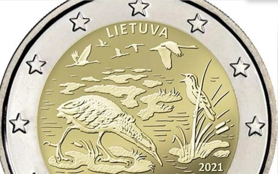 A 2021-es kéteurós érme, amelyet a litvániai Nemzeti Pénzverde gyártott szintén egy hiba eredménye, amelyet az érme szélén látunk. Ez az oka annak is, hogy ezeknek az érméknek mindössze 10 %-a, azaz 500 darab került forgalomba. Egy darabot kezdetben 9 euróért adtak el darabonként. Mára az értékük 1 500 euróra emelkedett.