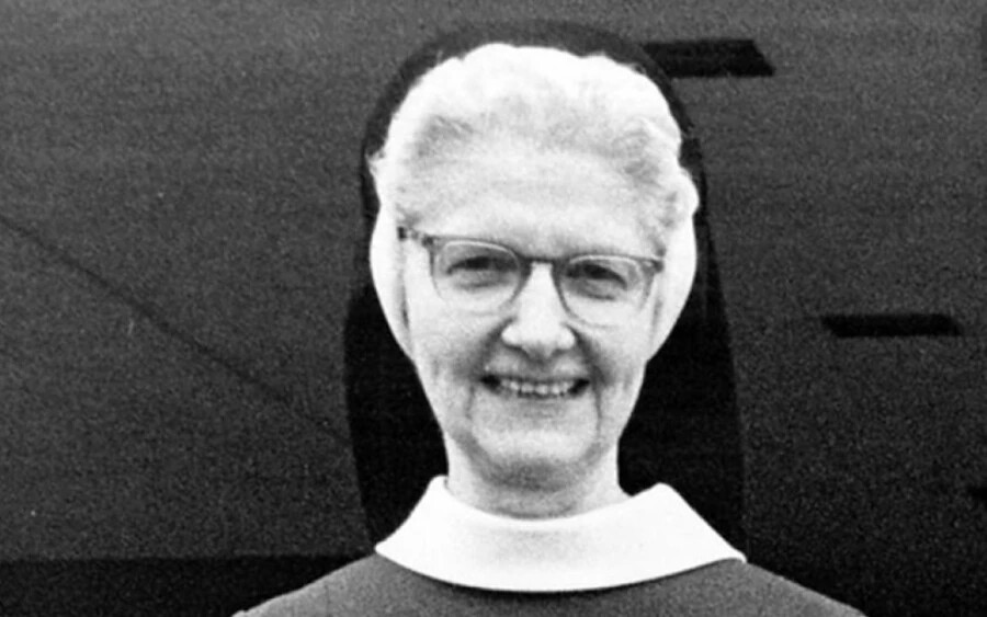  Margaret Ann Pahl nővér (71) holttestét 1980. április 5-én találták meg az ohiói Toledóban lévő Mercy kórház kápolnájában. Éppen a kápolnát készítette elő a húsvéti istentiszteletre. Gyilkosa egy oltárterítőt tett a testére, majd 31 késszúrást ejtett rajta. A mellkasán ejtett kilenc szúrt seb fordított kereszt alakú volt.