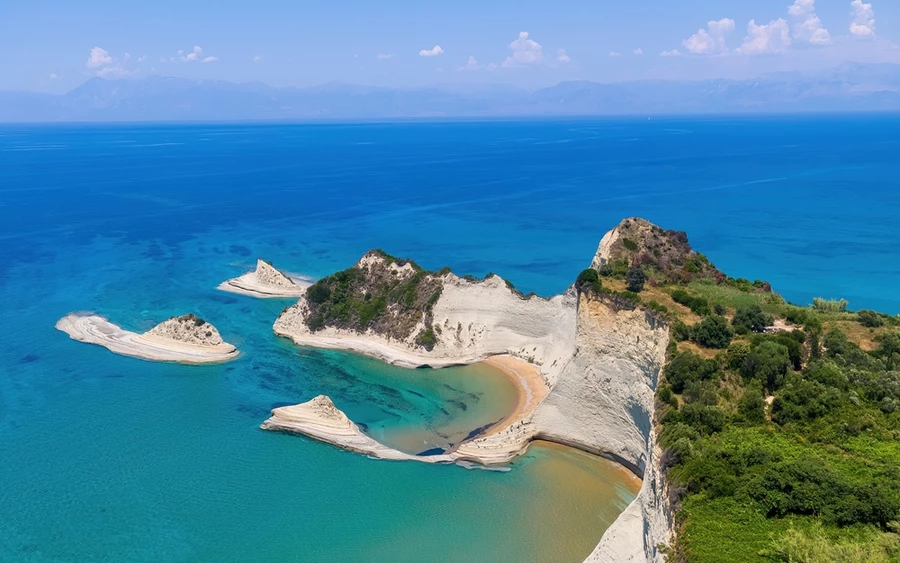 A jelentkezőknek a Rodos Week honlapján kell regisztrálniuk, amelyet a görög idegenforgalmi minisztérium hozott létre. A pályázók 300 euró összegű támogatásra jogosultak, egy háromcsillagos szálloda kétágyas szobájában szállhatnak meg.