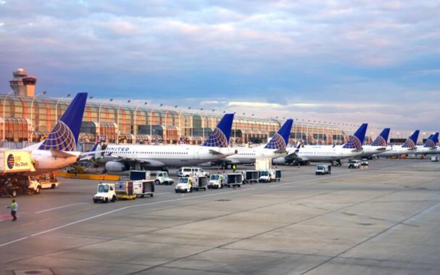 9. O'Hare nemzetközi repülőtér (Chicago, USA). Utasforgalom: 73,9 millió. A chicagói nemzetközi repülőtér valamivel több utast kezelt, mint India legnagyobb repülőtere. Öt helyet azonban visszaesett. A 2023-as bevételi adatok még nem ismertek, de O'Hare 2022-ben 860 millió körül keresett. Négy terminállal és akár öt kifutópályával rendelkezik.