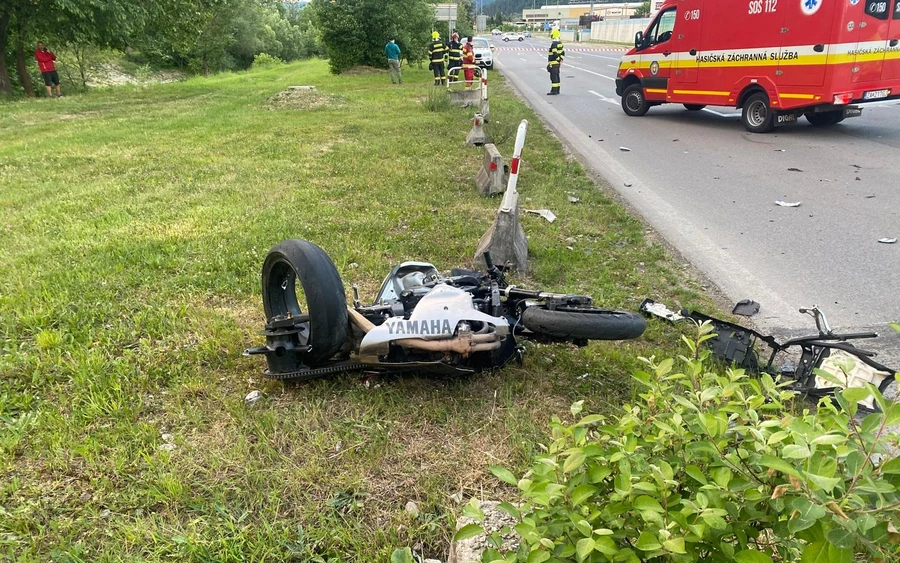 TRAGÉDIA: Kamionnak hajtott egy motoros, azonnal szörnyethalt