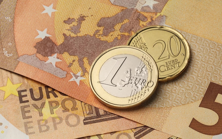 A munkaszüneti napok eltörlése 130 millió eurót hozhat az állami költségvetésnek - állítja az INESS gazdasági és társadalmi elemző intézet, amely szerint Szlovákia már régóta azon országok közé tartozik, ahol a legtöbb munkaszüneti nap és ünnepnap van. Tavaly a kormány a konszolidációs csomag részeként egy munkaszüneti napot törölt el, mégpedig az alkotmány napját, amely szeptember 1-jére esik.