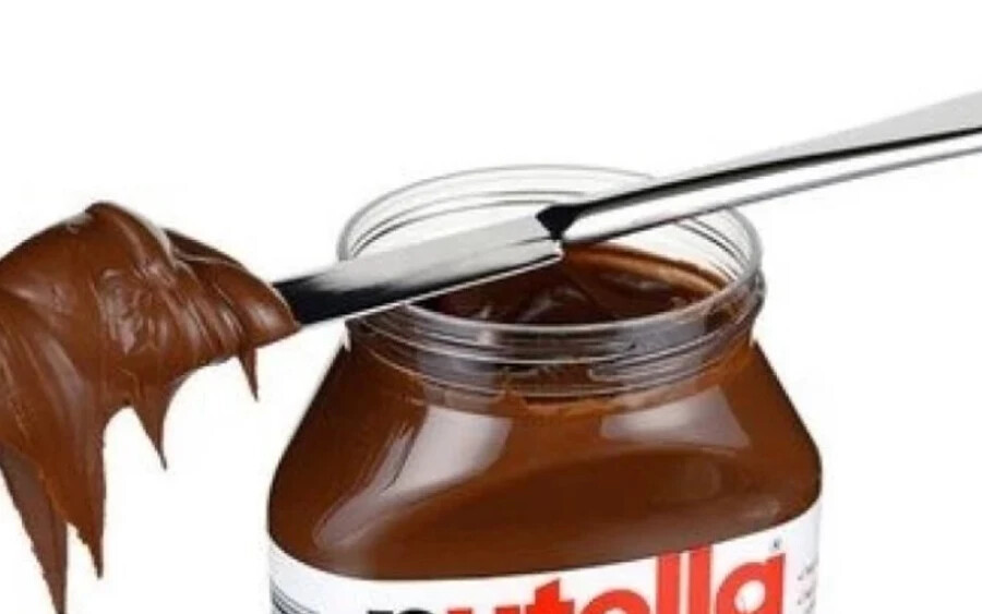 A Nutella új változata, amely vegán minősítésű lesz, vagyis azokat a fogyasztókat célozza meg, akik elsősorban növényi alapú étrendet követnek, de időnként állati eredetű termékeket is fogyasztanak. A laktózérzékenyeket is megcélozza majd, mivel az új recept a tejet növényi alapanyagokkal helyettesíti.