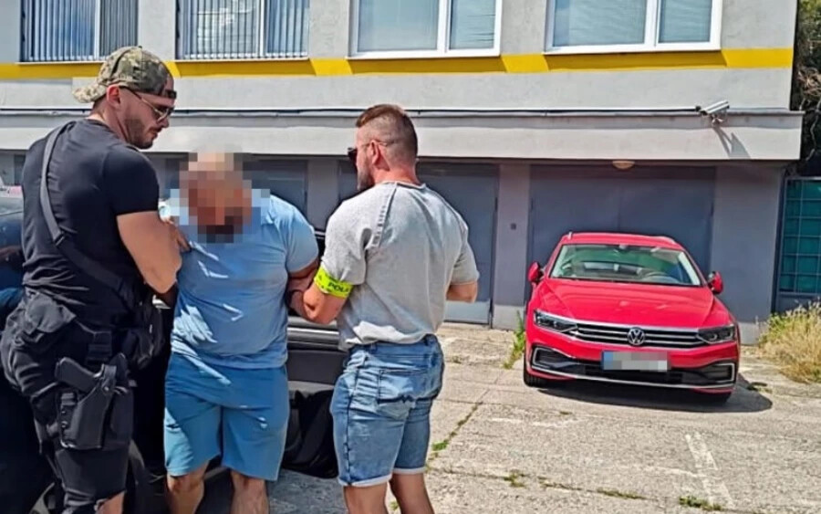 A nagyszombati járási nyomozó indított eljárás a 41 éves szenci férfi ellen, aki 23 ezer eurót lopott el több nyugdíjastól. 