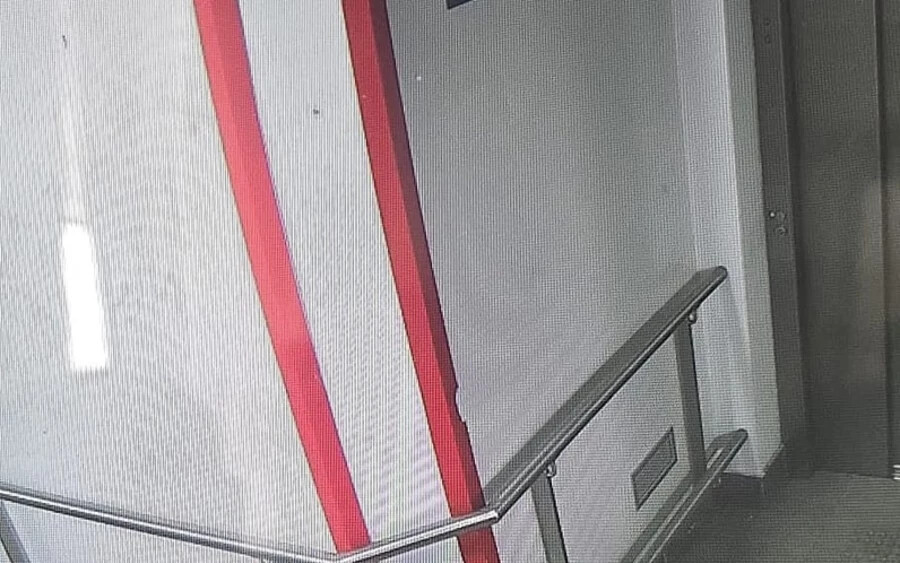 Nem találtak bombát a pozsonyi főpályaudvaron, a rendőrség egy férfi képét tette közzé