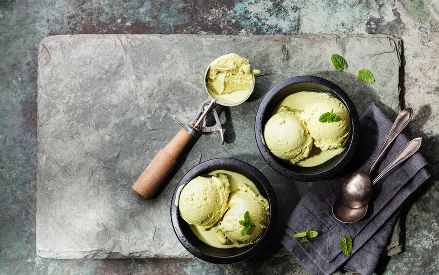 A Vízöntők eredeti és független emberek, akik az innovációra és a kísérletezésre törekszenek. Ezért a nem szokványos fagylaltok, mint például a zöld tea, az avokádó vagy a bazsalikomos málna a megfelelőek számukra.