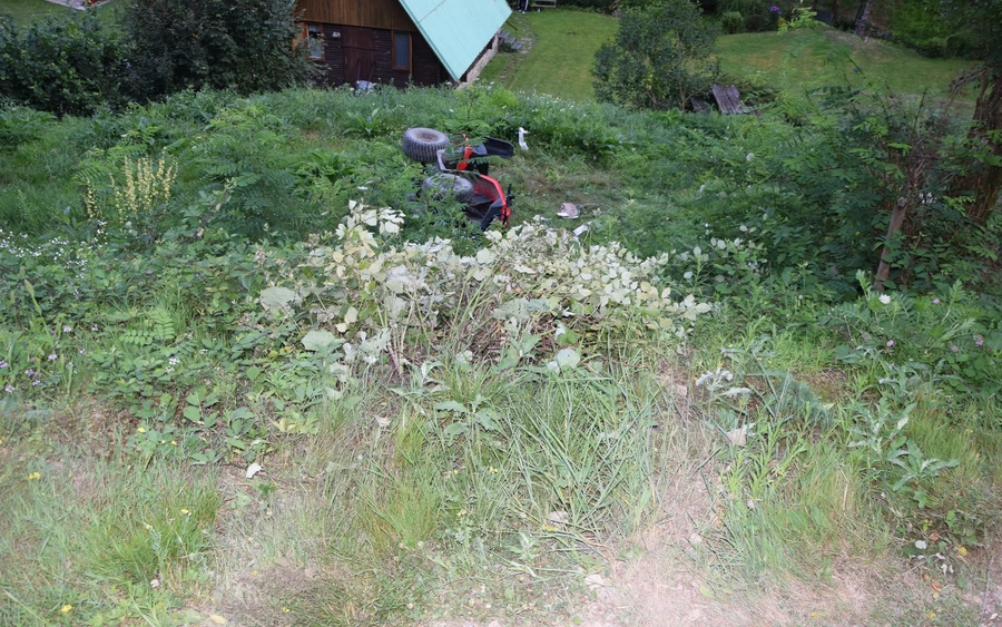 Négyen utaztak a négykerekűn, amikor felborult, minden megsérültek (FOTÓK)