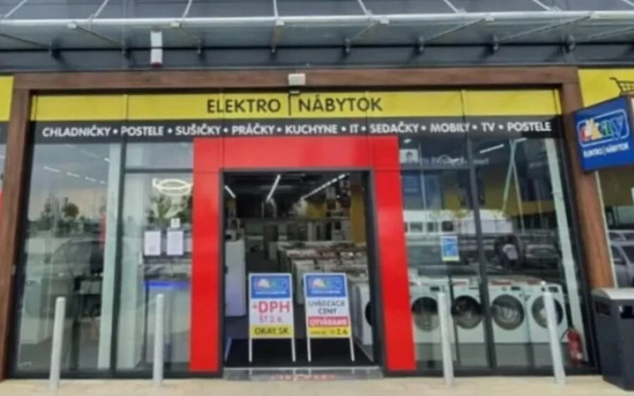 A népszerű elektronikai üzletlánc, az Okay, amely az egyik legnagyobb elektromos áruház Csehországban és Szlovákiában, hónapok óta komoly problémákról számol be. Nemrég a honlapján bejelentette, hogy július 4-én bezárja az összes fiókját. 
