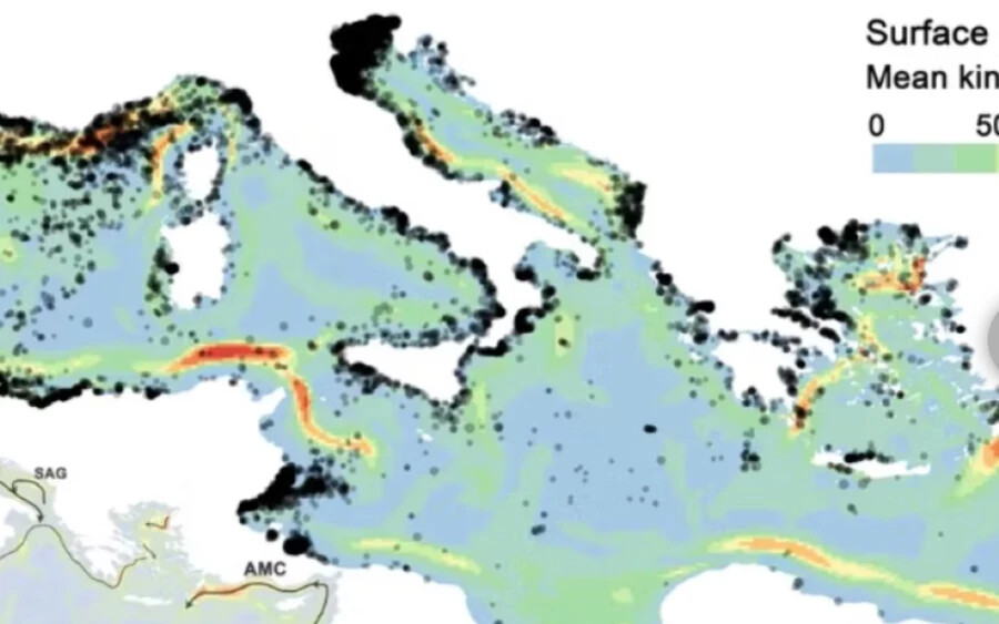 A spanyolországi Cádizi Egyetem tengerkutatói az Európai Űrügynökséggel (ESA) közösen végezték a projektet. Tanulmányukat a Nature Communications című tudományos folyóiratban tették közzé - számol be a Heute.at. A tudósoknak sikerült azonosítaniuk a Földközi-tengeren úszó szemét zónáit, és azokat térképen megjeleníteniük.