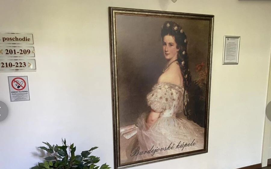 Erzsébet királyné portréja a Hotel Alžbeta halljában (Forrás: Ingrid Timková)