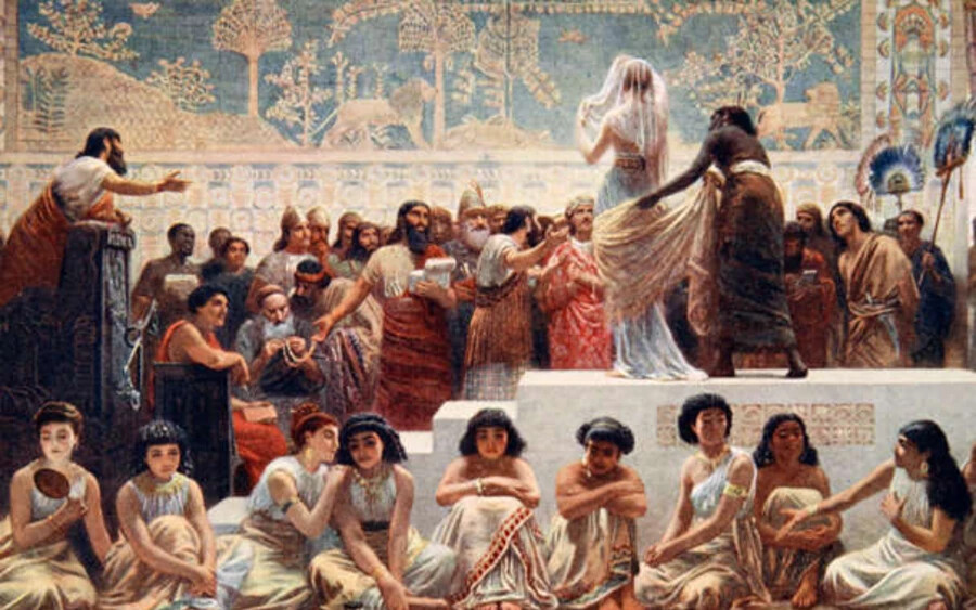 Az őskorban a "családok" akár 30 fősek is lehettek, több férfi vezetővel, akik számos nőn osztoztak, és persze a gyermekeikkel. Az egy nőt és egy férfit egyesítő házassági szertartás legkorábbi feljegyzett bizonyítéka i. e. 2350 körülről, Mezopotámiából származik. Idővel a házasságkötés mélyen tisztelt rituálévá vált, és azokat az embereket, akik nem házasodtak meg, kiközösítették.