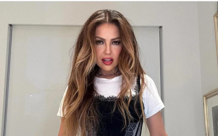 Thalía nem titkolja, hogy 2014-ben több bordáját is eltávolíttatta (Forrás: Intagram/Thalia)