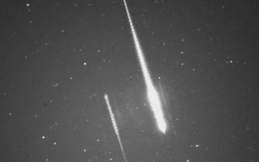  „Óránként körülbelül 45 meteor jelenik meg. Csóvájuk szélessége körülbelül 65 millió kilométer. A csúcstevékenységük 4 napja alatt a Perseidák 62 százaléka találkozik a Földdel” - tette hozzá Jan Svoreň.  „A meteorok sebessége elérheti a 60 kilométert másodpercenként” – magyarázta.