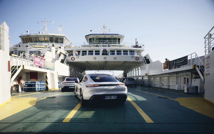 Elektromos Porsche Taycannal Horvátországba: az akkumulátor töltése rövidebb ideig tartott, mint a dízel vagy benzin tankolása