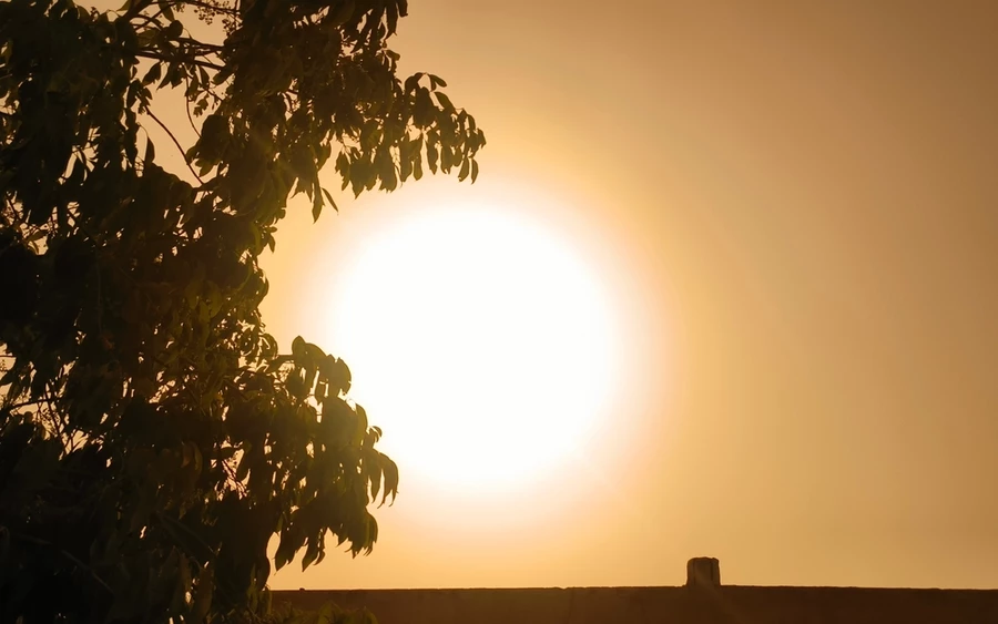 Főleg augusztus 7-én és 8-án közel 40 Celsius-fokig emelkedhet a hőmérséklet. Ezért jobb, ha ezekre a napokra nem tervezünk semmilyen megerőltető fizikai tevékenységet.