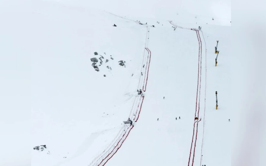  Sölden hagyományos világkupa-versenyek helyszíne és az Alpok egyik legnépszerűbb sí- és snowboard-központja. Néhány napja ott járó turisták meglepő képeket posztoltak, amelyeken Söldent hótakaró borítja. 