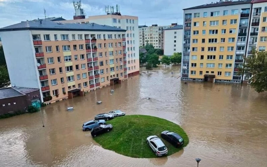 A cseh régiófejlesztési minisztérium hétfőn bejelentette, hogy a veszélyhelyzet megszűnését követő három héten belül átfogó stratégiát kíván előterjeszteni az árvíz sújtotta területek helyreállítására.