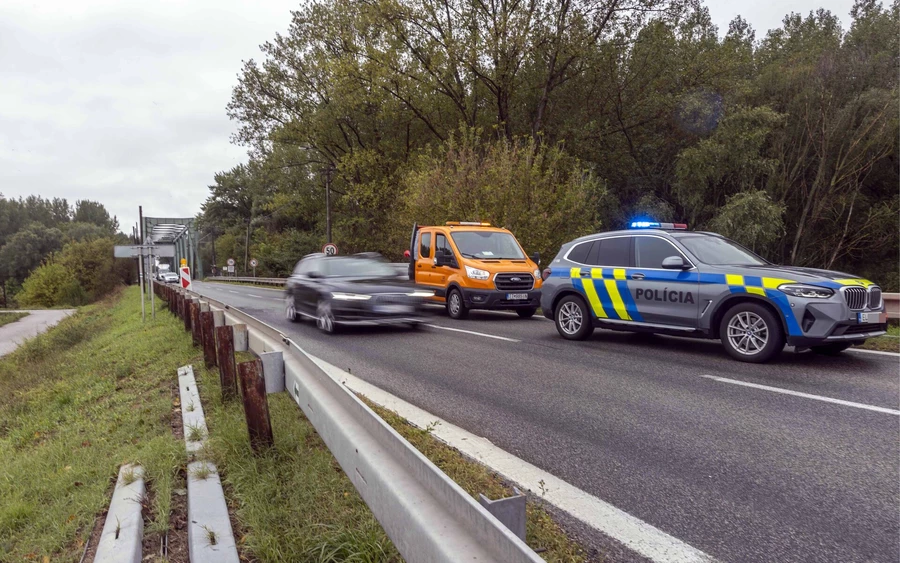 A Duna áradása miatt lezárták a medvei határátkelőt